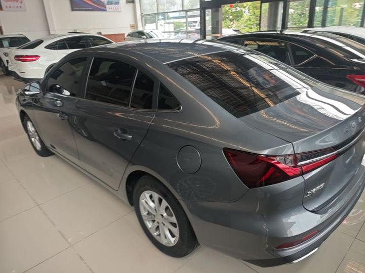 i5 2023 1.5L CVT Luxury photo 4