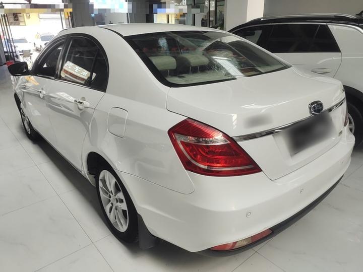 Emgrand 2014 Sedan 1.5L MT Elite photo 4