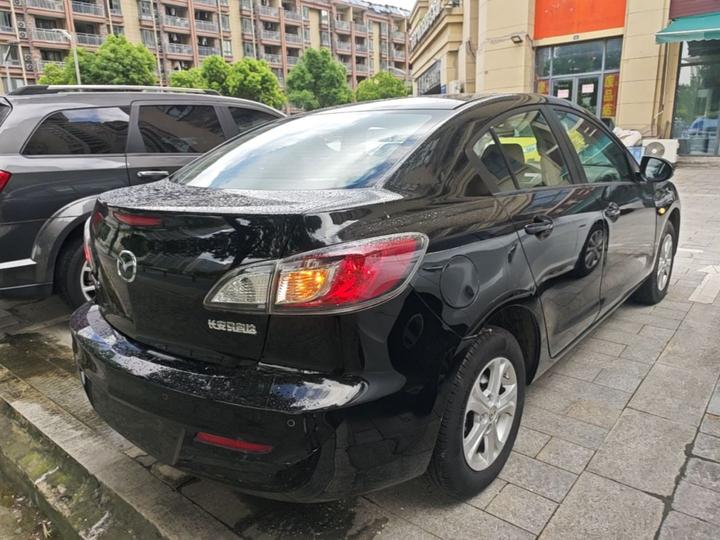 3 2015 Sedan 1.6L AT Elite photo 4