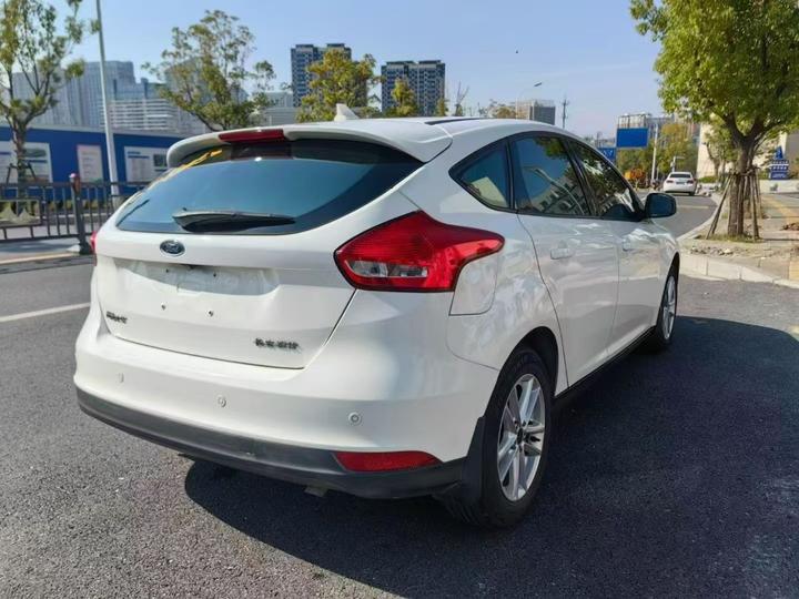 Focus 2018 Hatchback Classic 1.6L AT Fashion photo 5