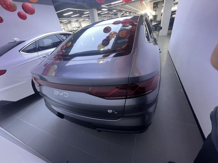 Qin L 2024 DM-i 120KM Leading photo 3