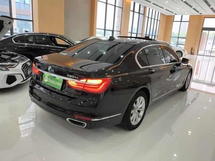 7 Series 2016 730Li Leading photo 4