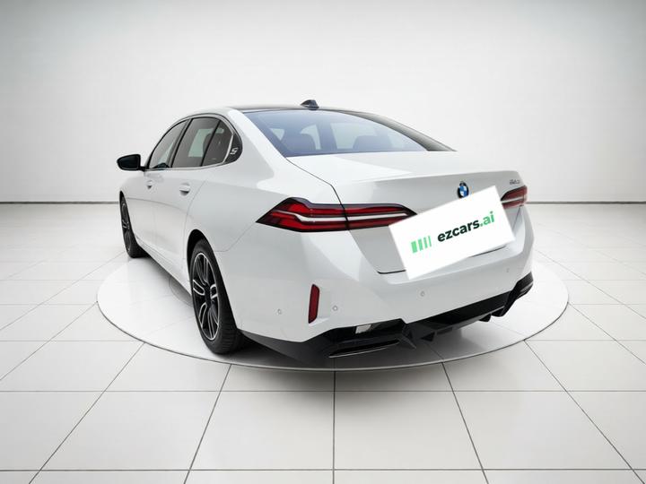 5 Series 2025 530Li Leading M Sport Package photo 4