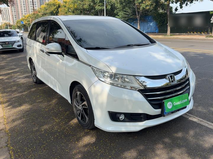 Odyssey 2015 Facelift 2.4L Luxury photo 3