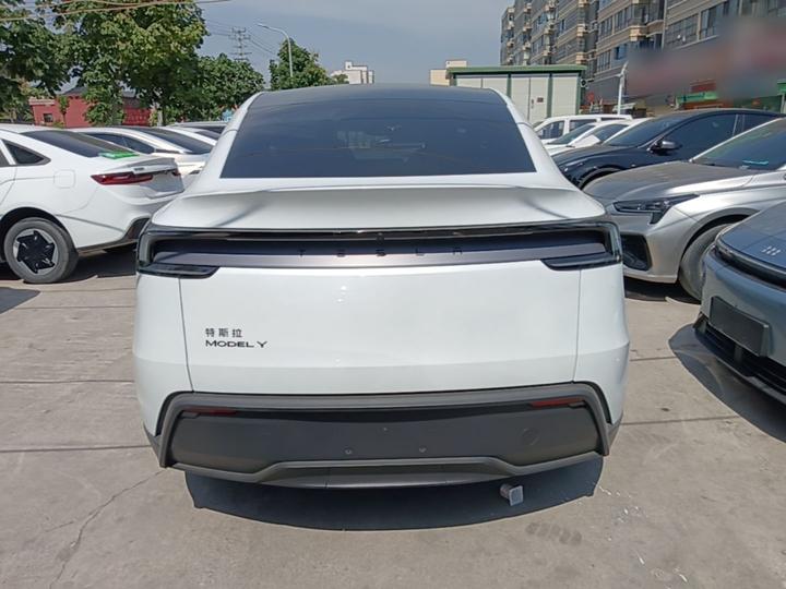 Model Y 2026 RWD photo 3