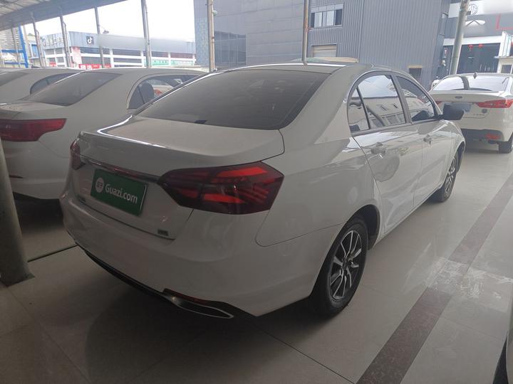 Emgrand 2020 1.5L MT Luxury photo 4