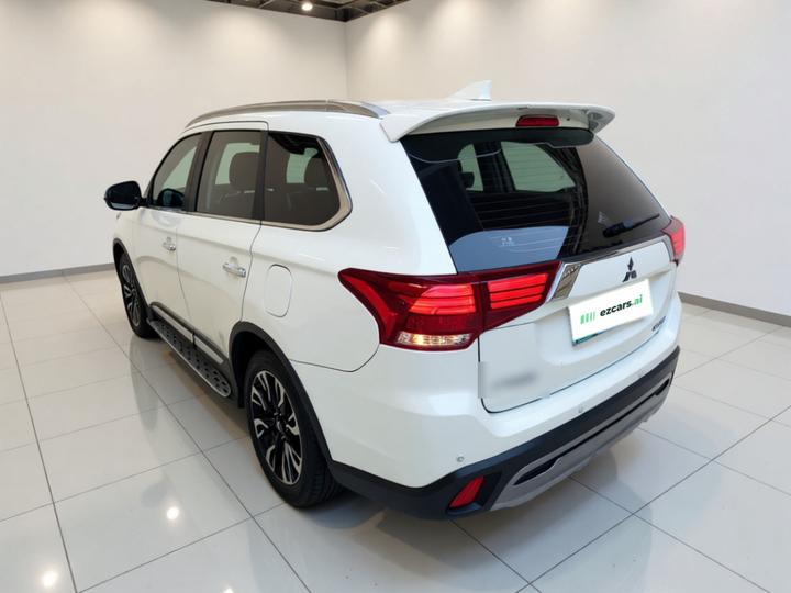 Outlander 2020 2.4L AWD Enjoy 5-Seater photo 4