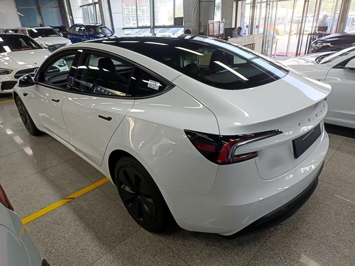 Model 3 2026 RWD photo 4