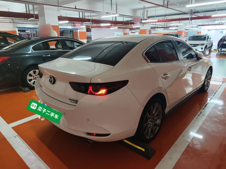 3 Axela 2023 2.0L AT photo 4