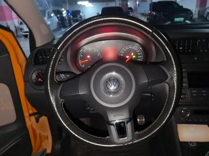 2012 1.6L Cross Polo AT photo 3
