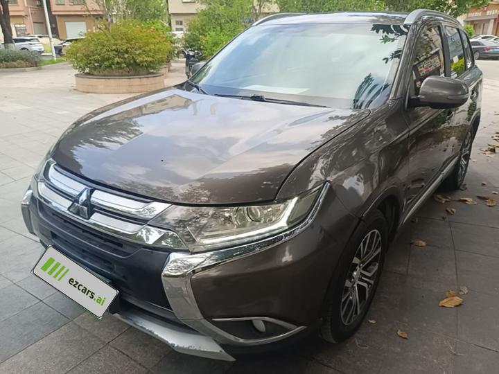 Outlander 2018 2.0L RWD 7-Seater