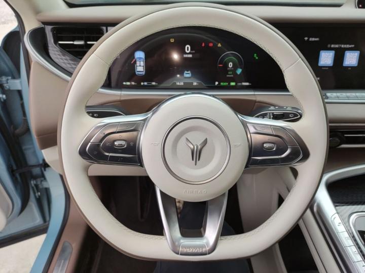 Voyah FREE 2021 AWD Standard EREV Luxury photo 6