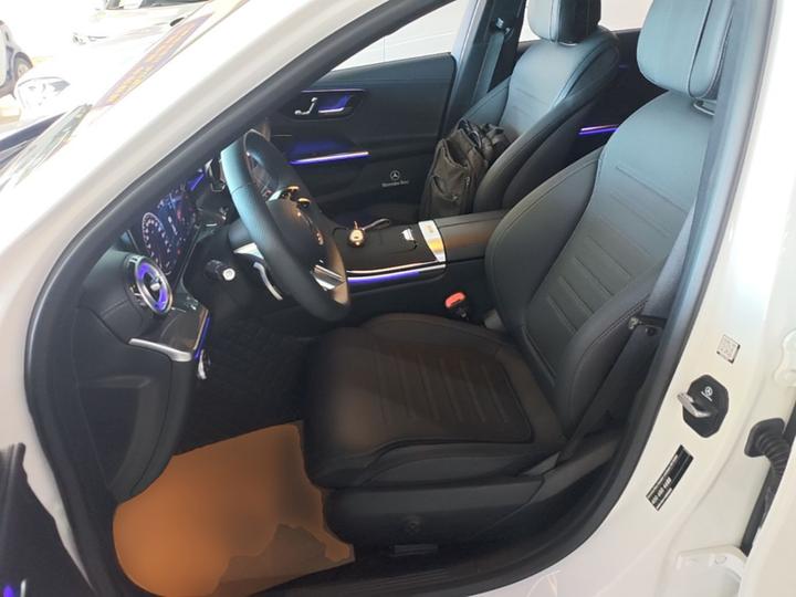 C-Class 2025 C 260 L Sport photo 6