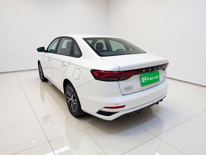 Emgrand 2022 4 1.5L MT Luxury photo 4