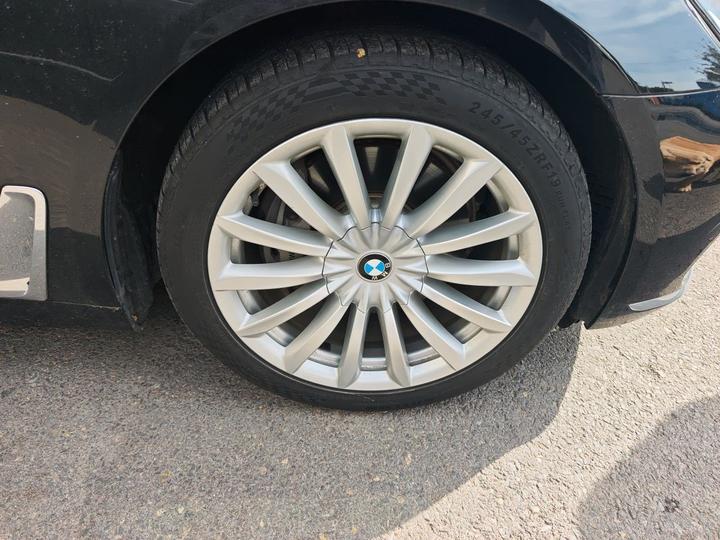 7 Series 2017 740Li Leading photo 8