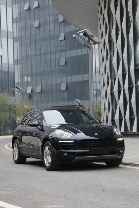 2017 Macan 2.0T photo 4