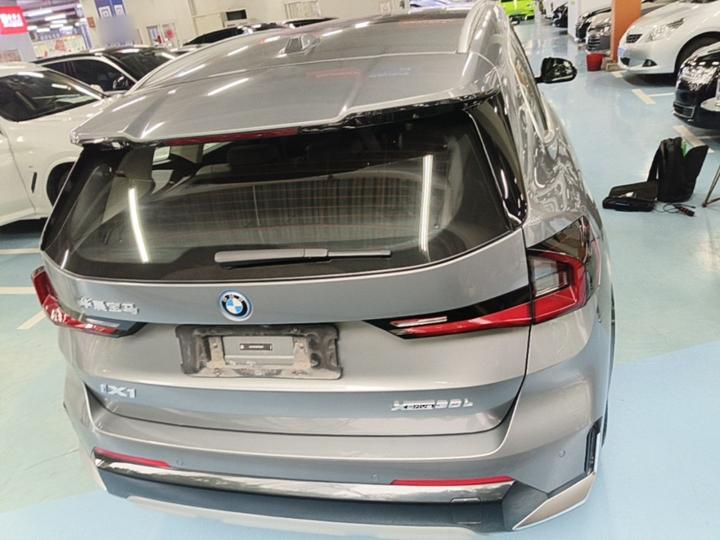 iX1 2023 xDrive30L X Design Package photo 3