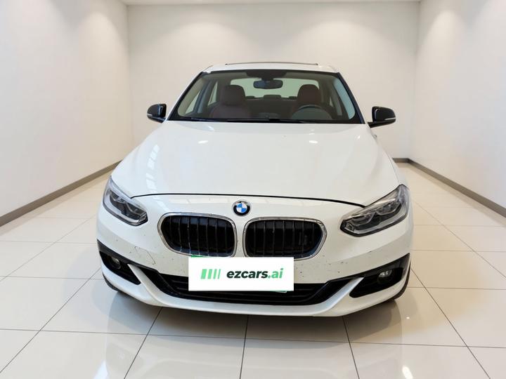 1 Series 2018 118i Sport photo 2