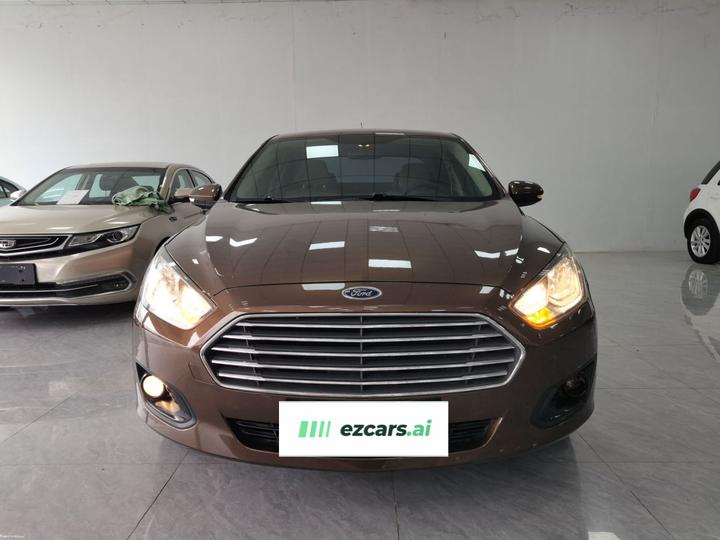 Escort 2015 1.5L MT Comfort photo 2