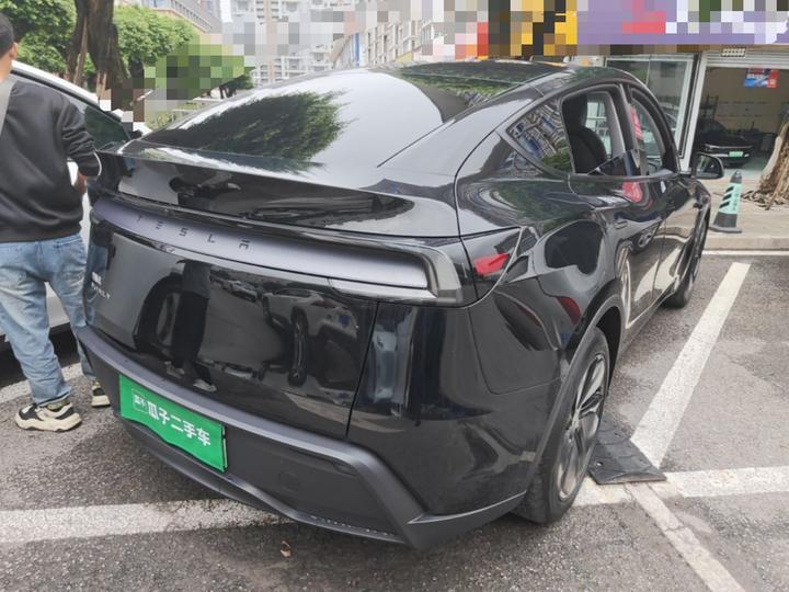 Model Y 2025 RWD photo 6