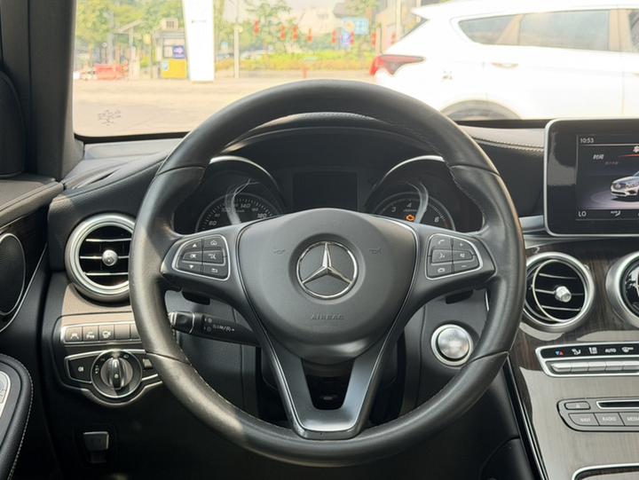 GLC 2018 GLC 260 4MATIC Luxury photo 2