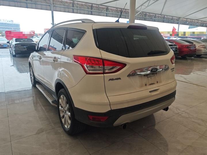 Kuga 2015 2.0L GTDi AWD Elite photo 4
