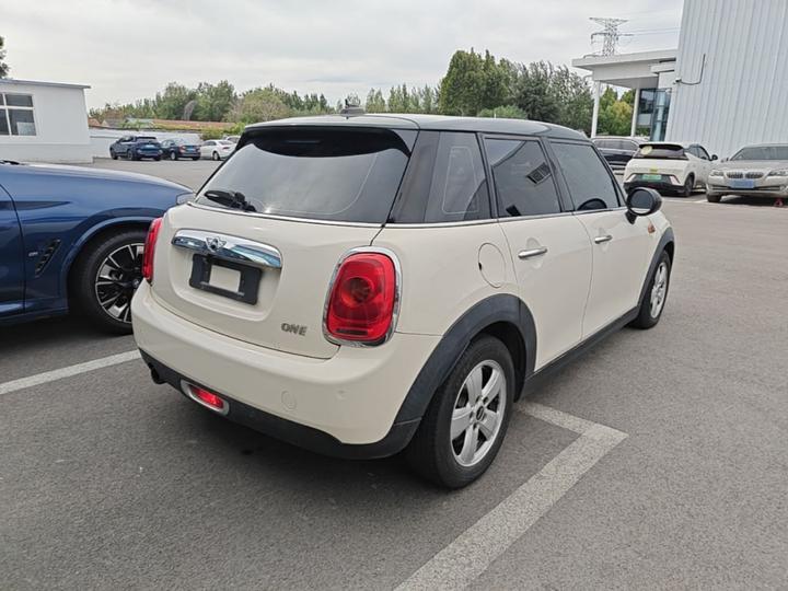 2016 1.2T ONE 5-Door photo 6
