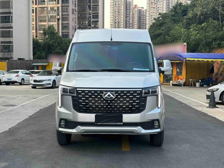 MAXUS V80 2025 PRO 2.0T AT Short Wheelbase 7/8/9-Seater photo 2