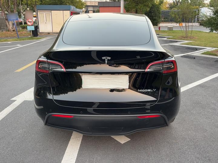Model Y 2023 RWD photo 3