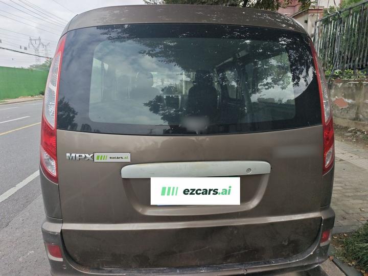 E 2017 2.0L Long Wheelbase 4Q20M photo 5