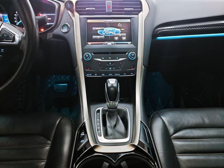Mondeo 2013 2.0L GTDi200 Luxury photo 5
