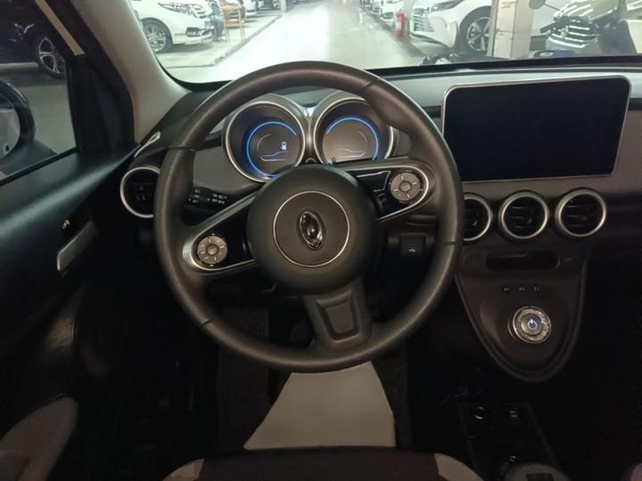 2021 351km Luxury photo 6