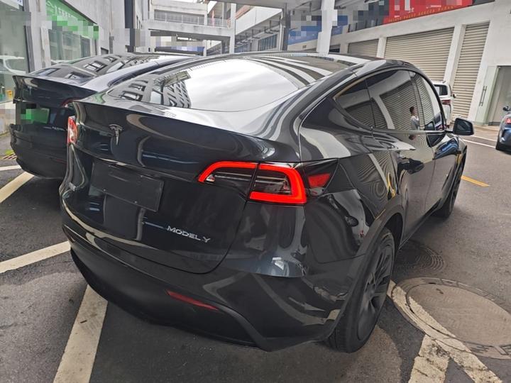 Model Y 2024 Long Range AWD photo 4