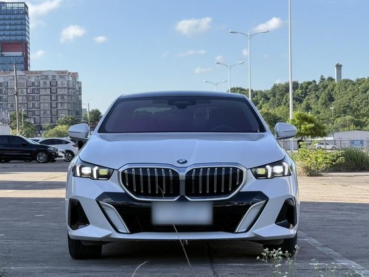 5 Series 2024 530Li Exclusive M Sport Package photo 2