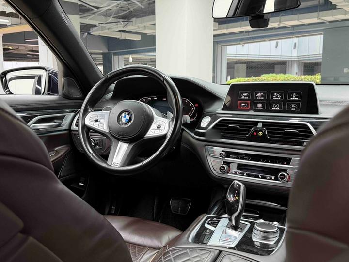 7 Series 2021 740Li Leading M Sport Package photo 6