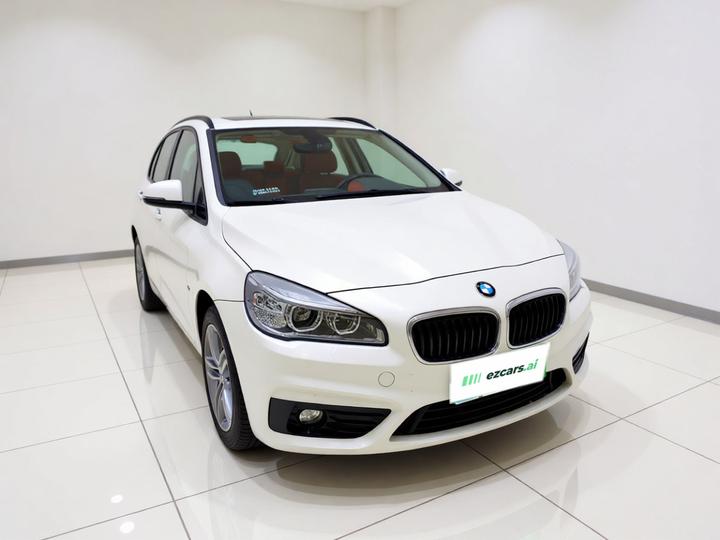 2 Series Wagon 2016 218i Sport Design Package photo 3