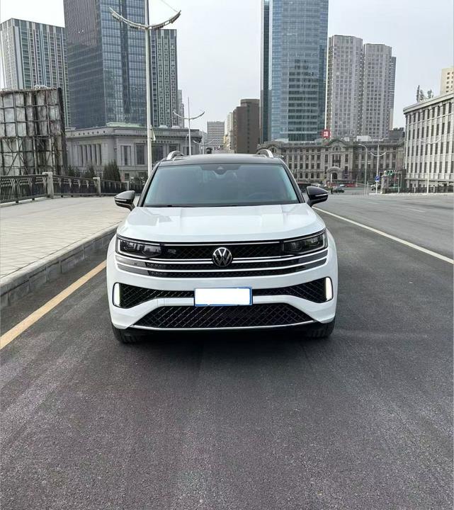 2023 380TSI AWD R-Line photo 2