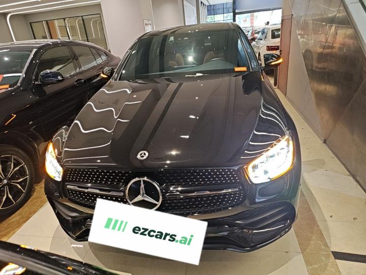 GLC Coupe 2021 GLC 300 4MATIC Coupe SUV photo 2