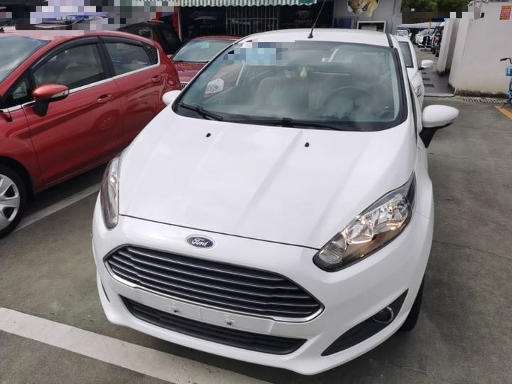 2013 Sedan 1.5L AT Fashion photo 2