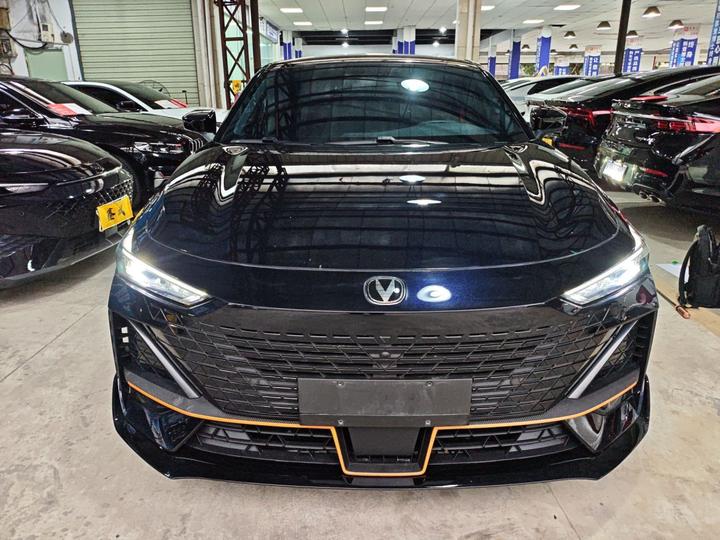 UNI-V 2022 1.5T Sport photo 2