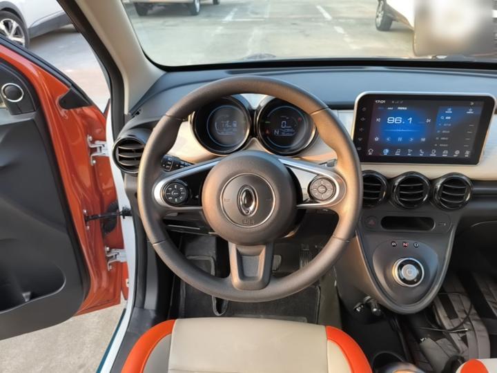 2021 351km Luxury photo 6