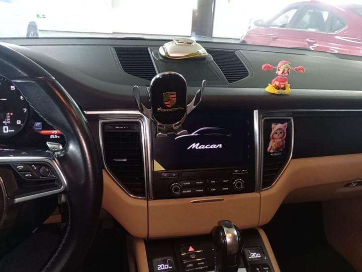2017 Macan 2.0T photo 8