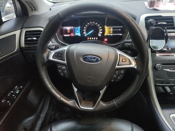Mondeo 2013 2.0L GTDi200 Luxury photo 3