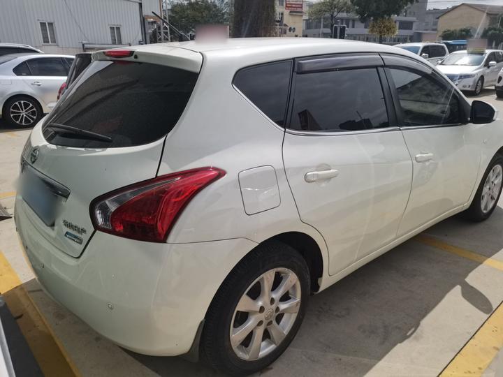 Tiida 2011 1.6L CVT Comfort photo 4