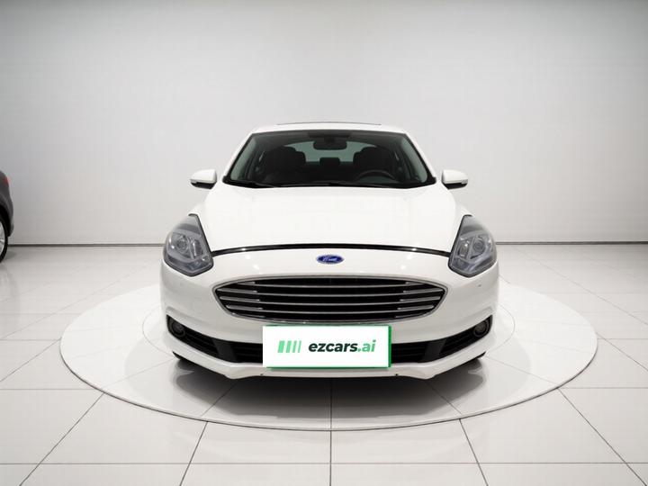 Escort 2019 1.5L AT photo 2