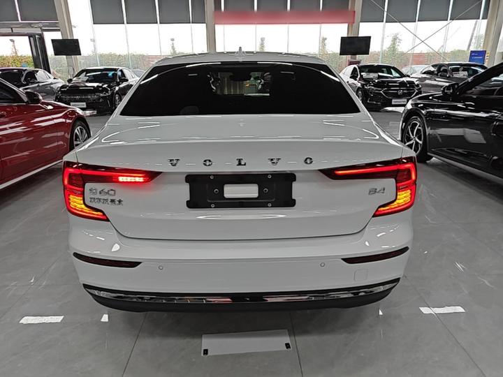 S60 2025 B4 Luxury photo 3