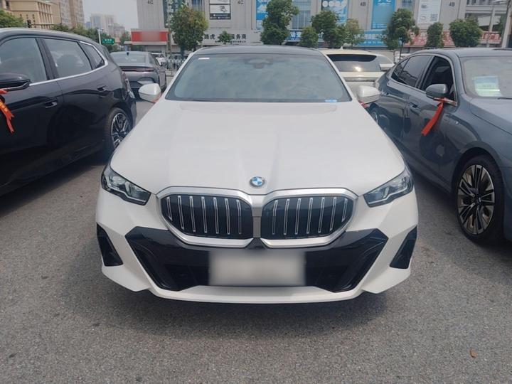 5 Series 2025 530Li Exclusive M Sport Package photo 2