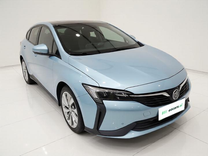6 2020 PHEV photo 3