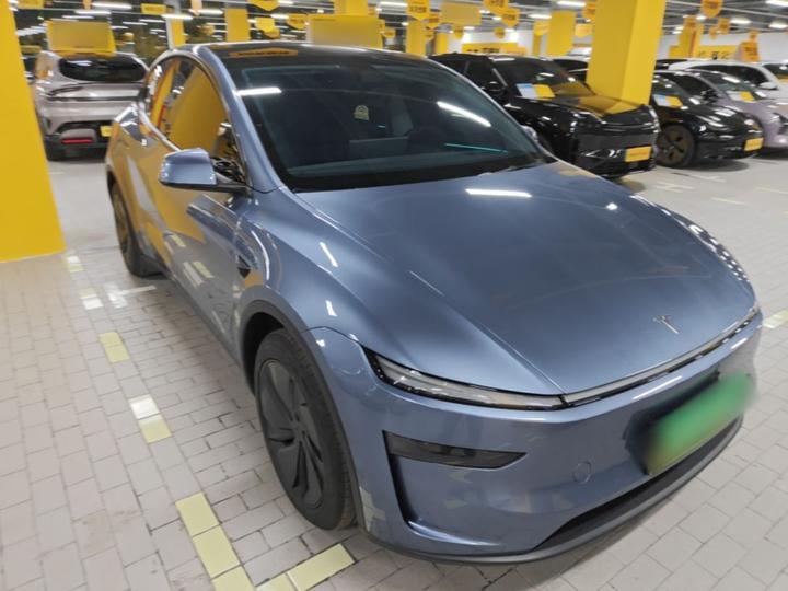 Model Y 2025 RWD Launch Edition photo 3