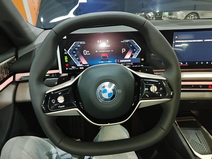 5 Series 2024 530Li Exclusive Luxury photo 2